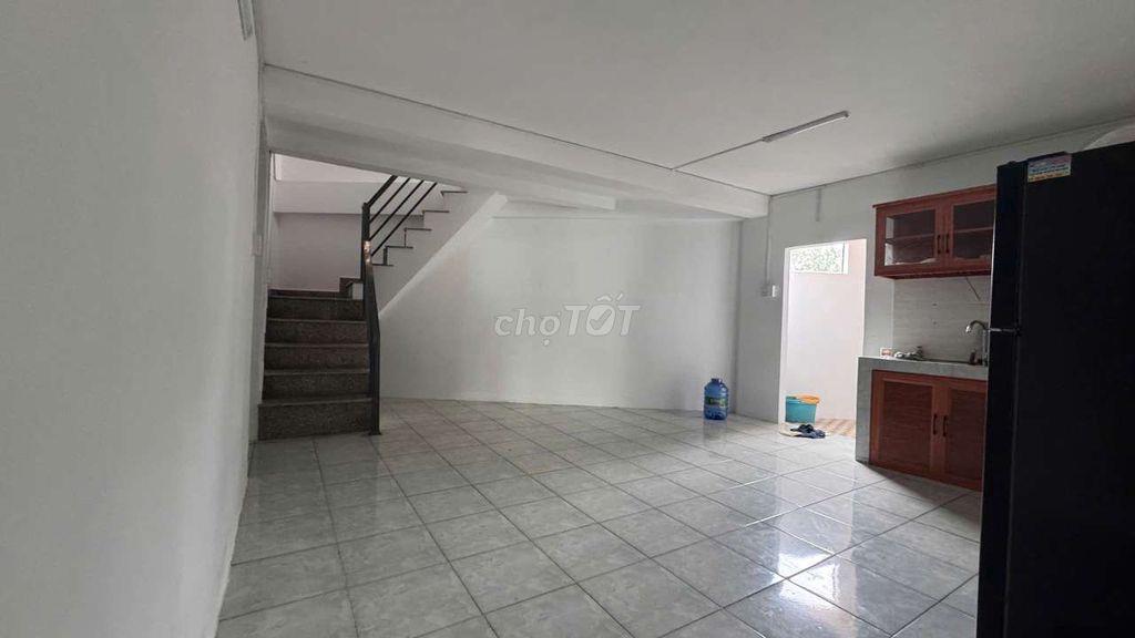 bán kho 650m2 mặt tiền 14-26