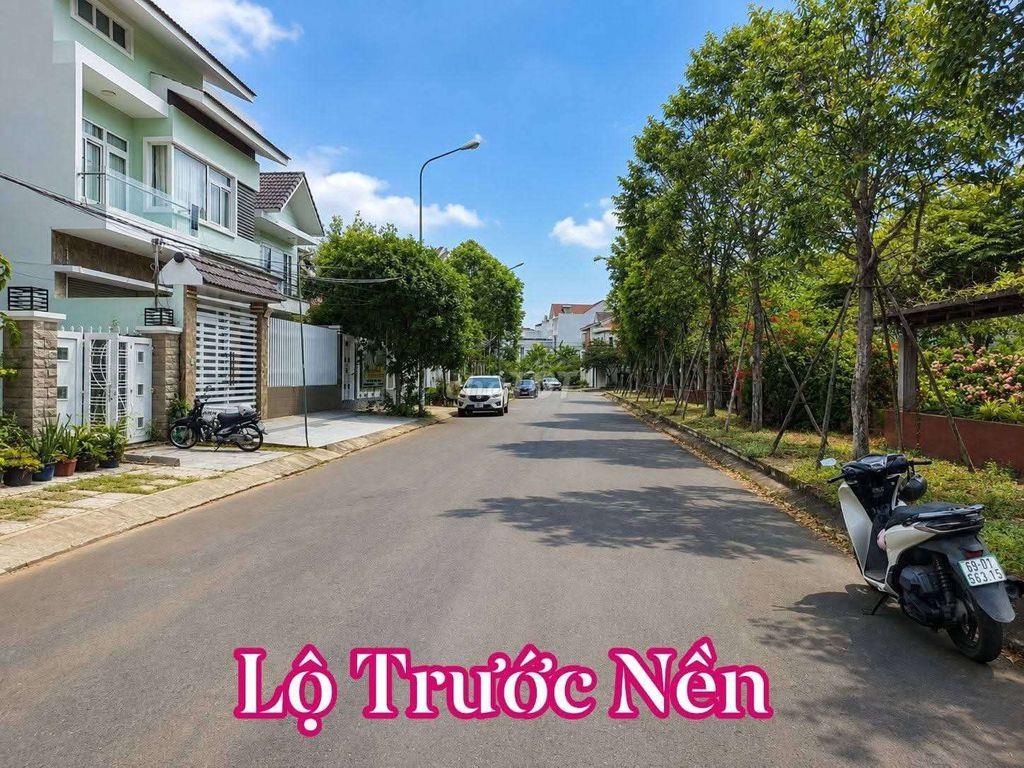 NỀN ( 10*20) ĐỐI DIỆN CÔNG VIÊN - KHU CÔNG TY 8