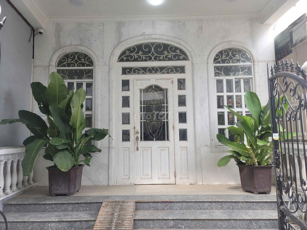 Cho thuê phòng căn hộ 1PN tầng trệt có sân sau.