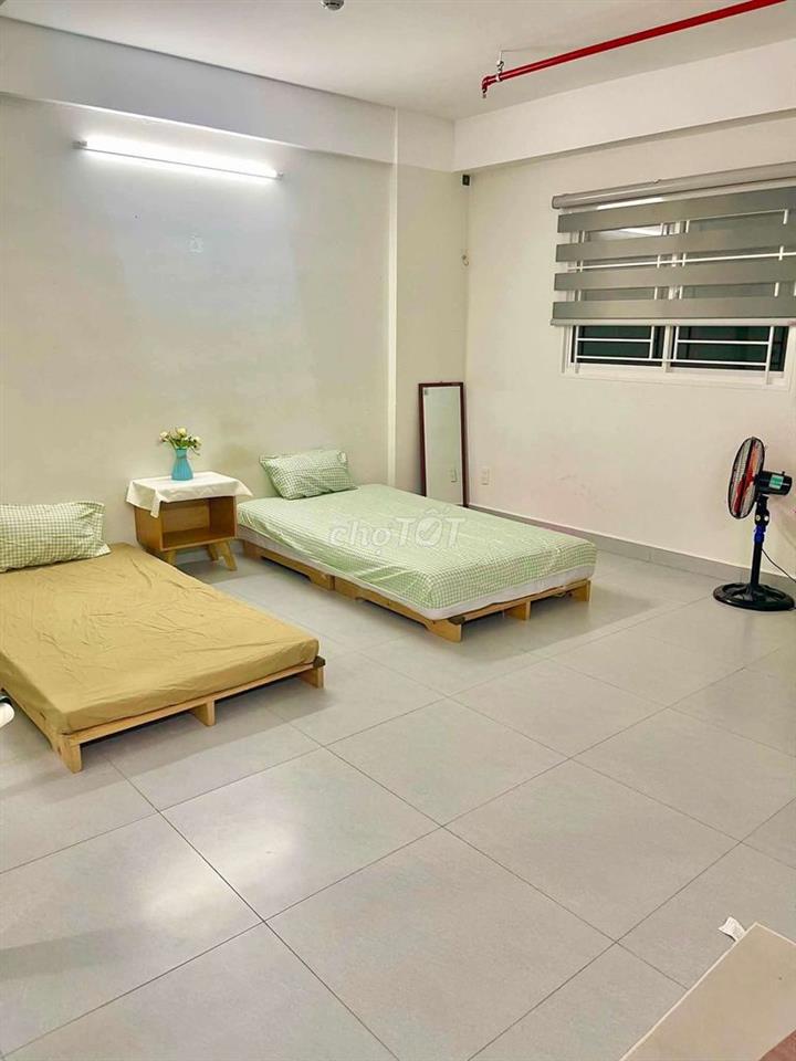 Minihouse full nội thất, đỗ ô tô, có máy nước nóng, free điện, dt 32m2