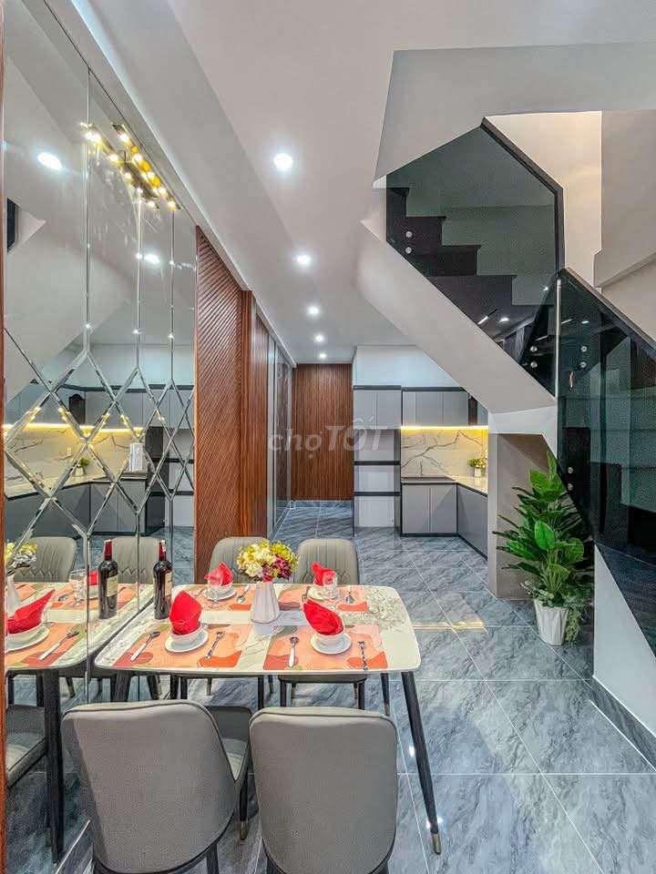 NHÀ RỘNG RÃI - HẺM 8 ĐINH TIÊN HOÀNG