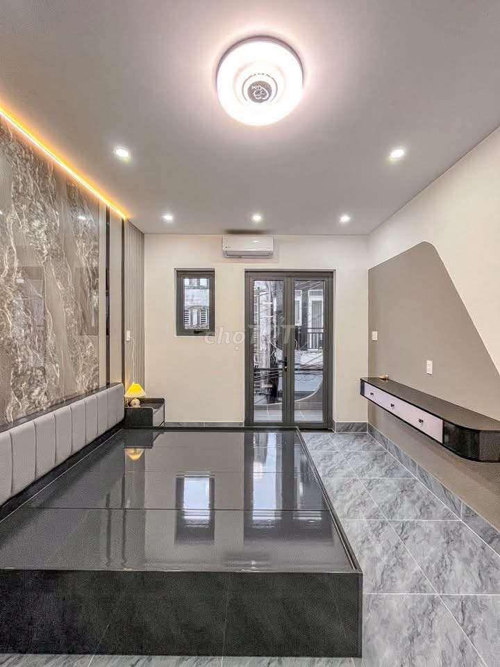NHÀ RỘNG RÃI - HẺM 8 ĐINH TIÊN HOÀNG