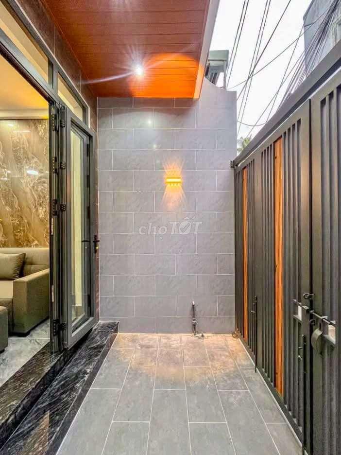 NHÀ RỘNG RÃI - HẺM 8 ĐINH TIÊN HOÀNG