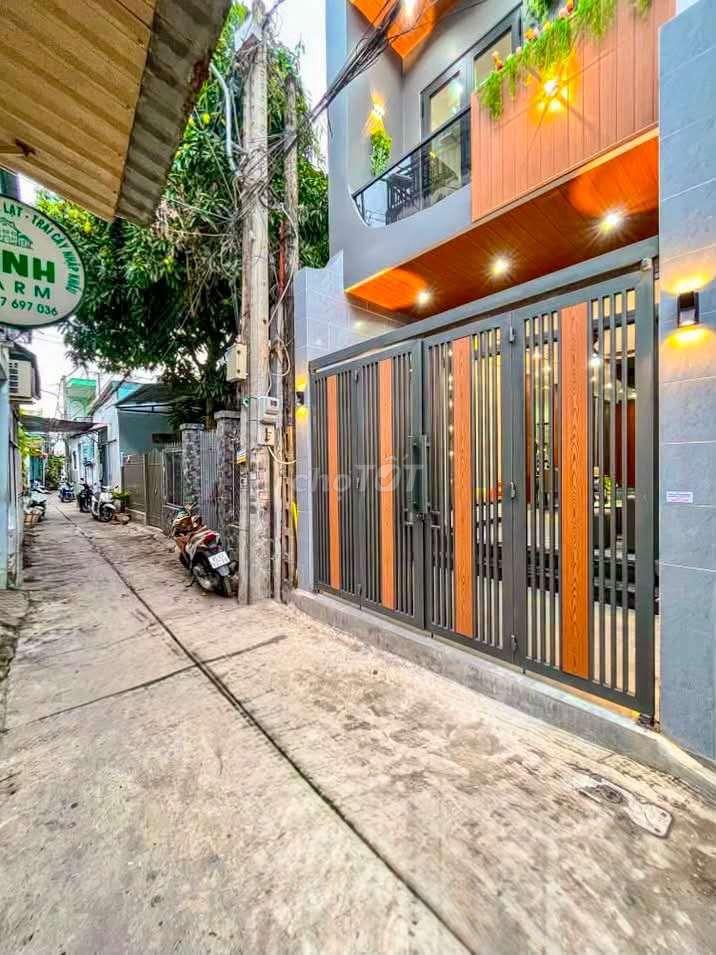 NHÀ RỘNG RÃI - HẺM 8 ĐINH TIÊN HOÀNG