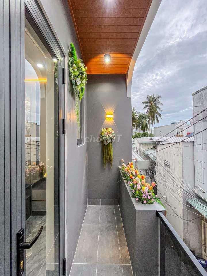 NHÀ RỘNG RÃI - HẺM 8 ĐINH TIÊN HOÀNG