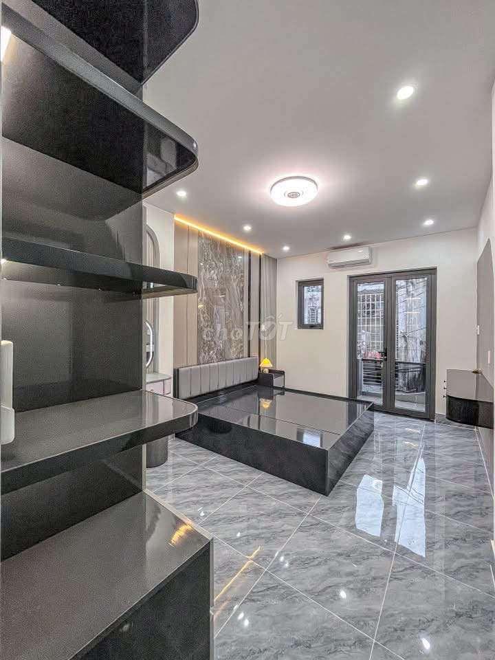 NHÀ RỘNG RÃI - HẺM 8 ĐINH TIÊN HOÀNG
