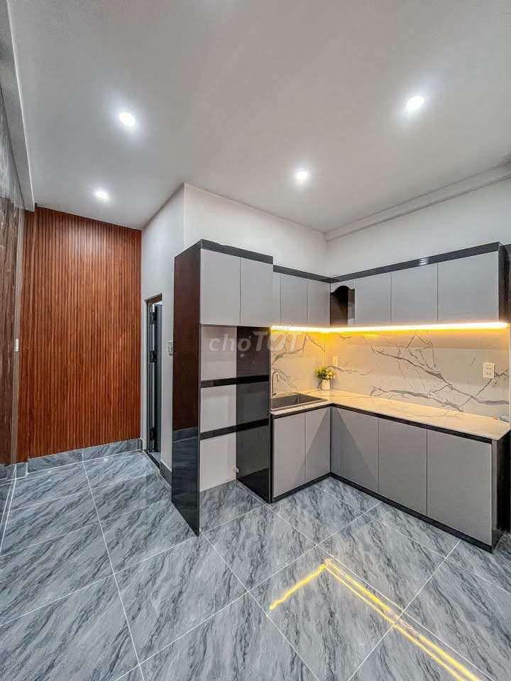 NHÀ RỘNG RÃI - HẺM 8 ĐINH TIÊN HOÀNG