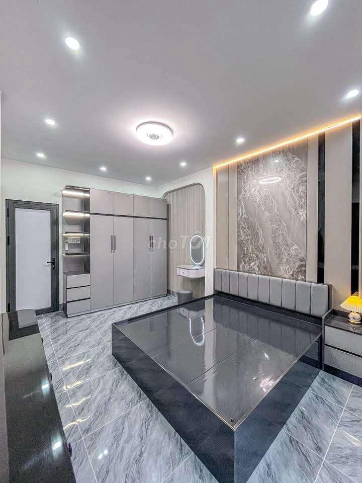 NHÀ RỘNG RÃI - HẺM 8 ĐINH TIÊN HOÀNG