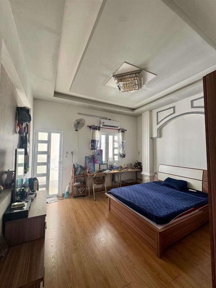 NHÀ 2 LÂU RỘNG RÃI - KDC HỒNG PHÁT