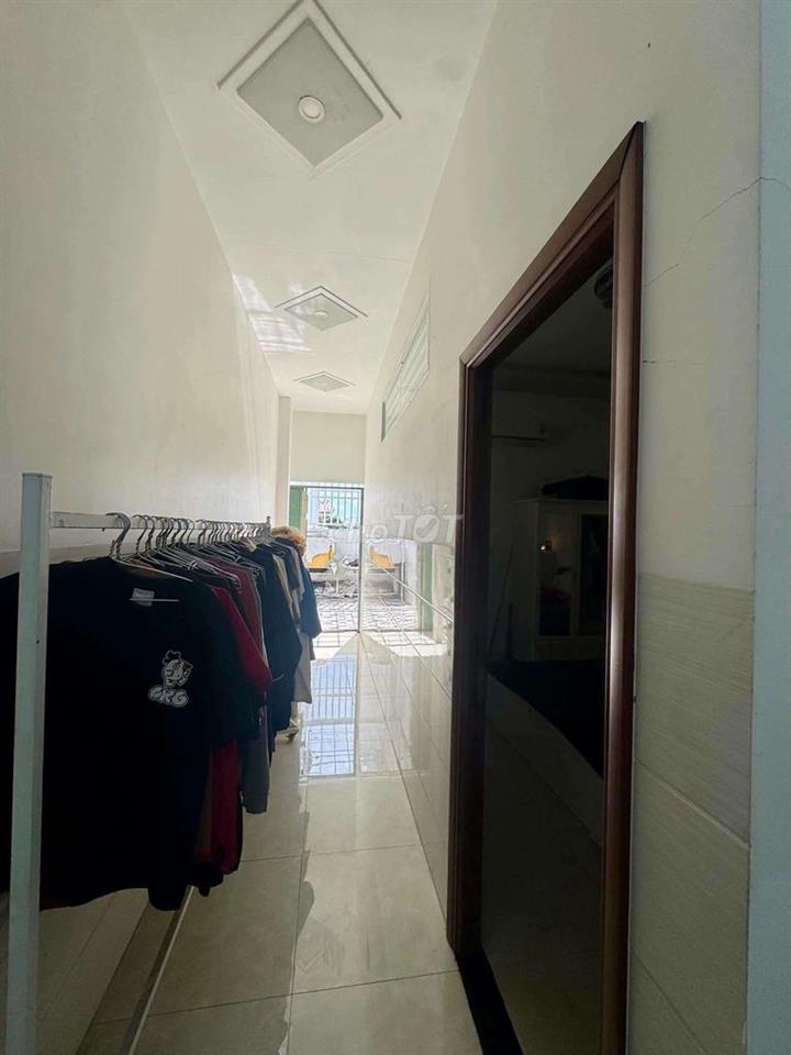 NHÀ 2 LÂU RỘNG RÃI - KDC HỒNG PHÁT
