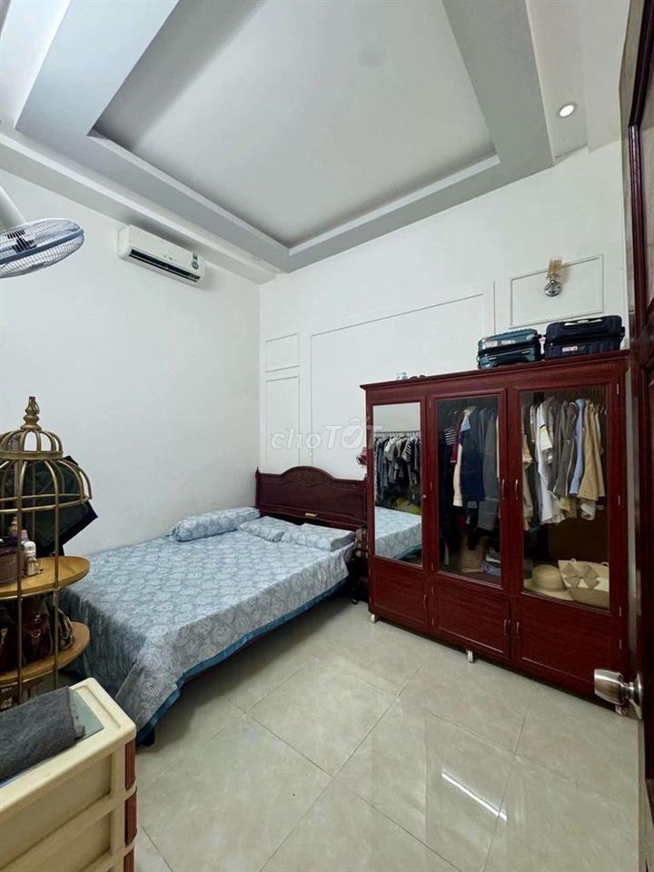 NHÀ 2 LÂU RỘNG RÃI - KDC HỒNG PHÁT