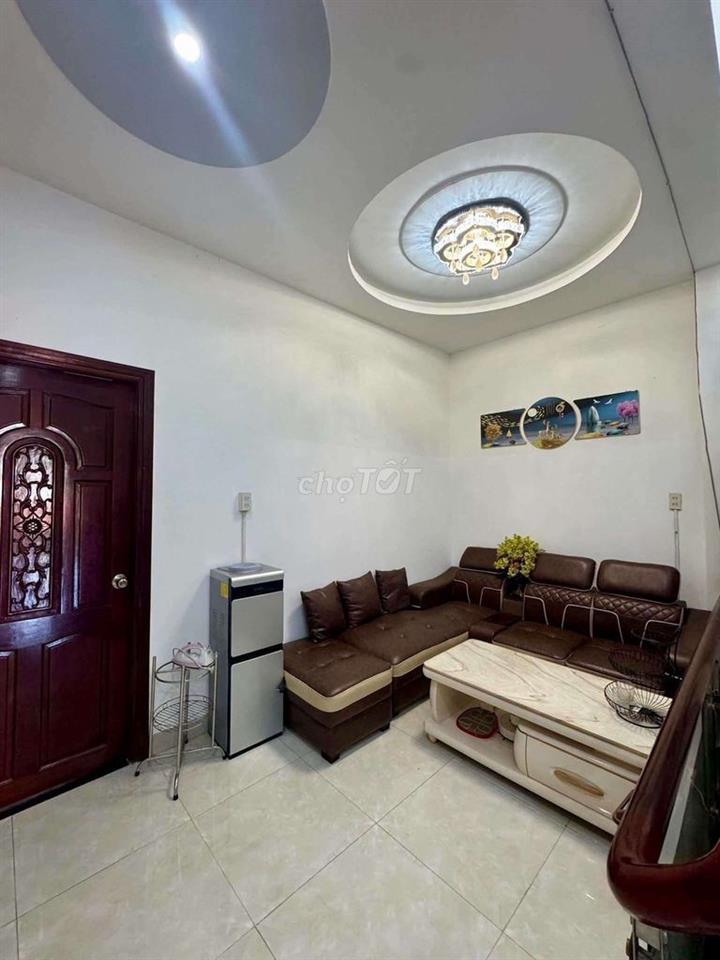 NHÀ 2 LÂU RỘNG RÃI - KDC HỒNG PHÁT