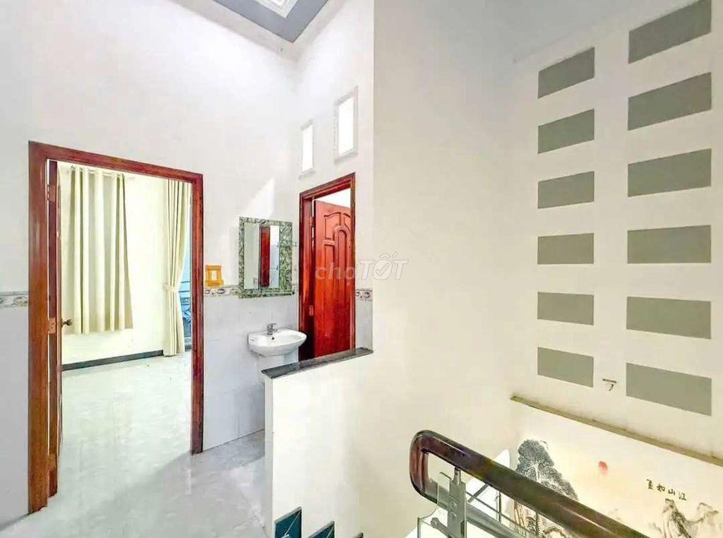 NHÀ RỘNG RÃI - HẺM 5M, HOÀNG QUỐC VIỆT