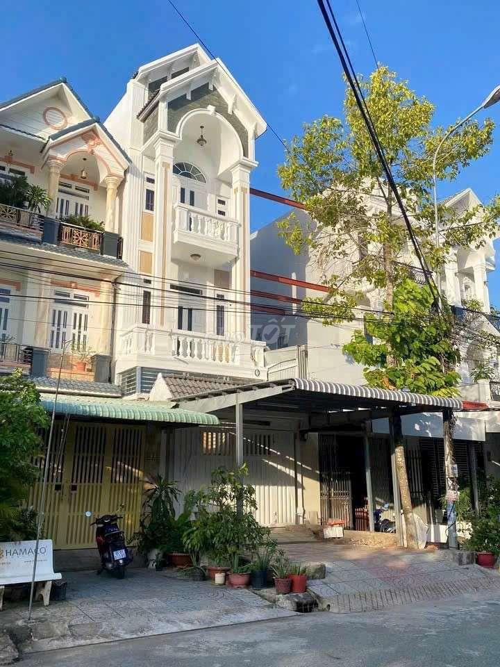 NHÀ 2 LẦU GIÁ CỰC TỐT - KDC BÌNH NHỰT
