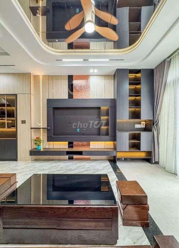 NHÀ RỘNG RÃI - GẦN ĐẠI HỌC Y DƯỢC CẦN THƠ