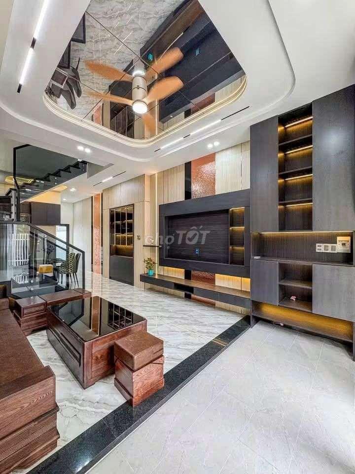 NHÀ RỘNG RÃI - GẦN ĐẠI HỌC Y DƯỢC CẦN THƠ