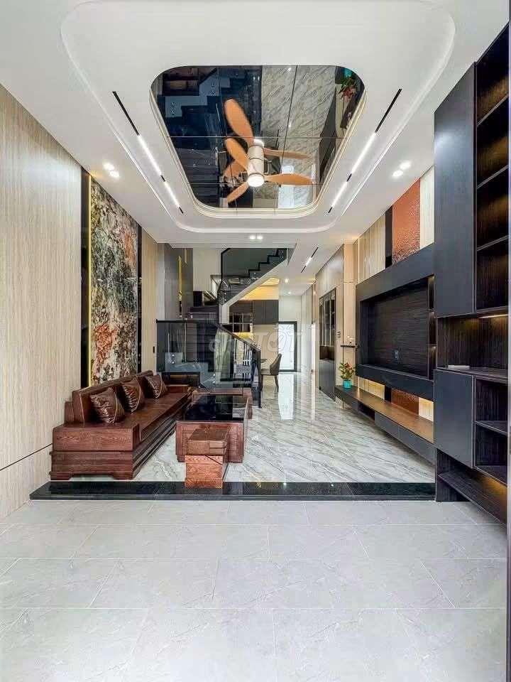 NHÀ RỘNG RÃI - GẦN ĐẠI HỌC Y DƯỢC CẦN THƠ