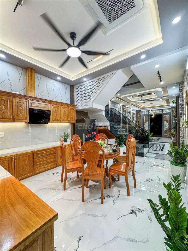 NHÀ 2 LẦU NỘI THẤT CAO CẤP - GẦN ĐH Y DƯỢC