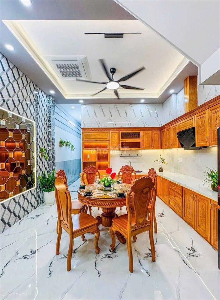 NHÀ 2 LẦU NỘI THẤT CAO CẤP - GẦN ĐH Y DƯỢC
