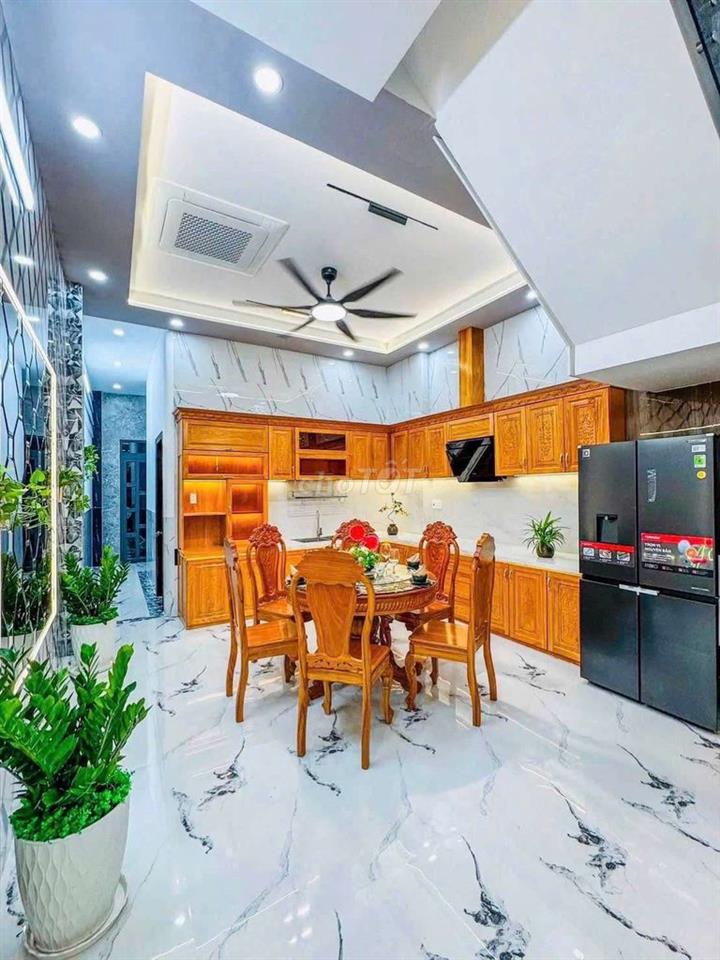 NHÀ 2 LẦU NỘI THẤT CAO CẤP - GẦN ĐH Y DƯỢC