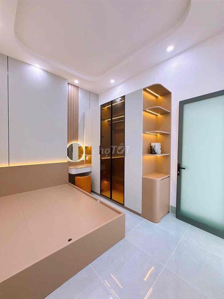 nhà bán hem nhanh 311 nguyen van cừ