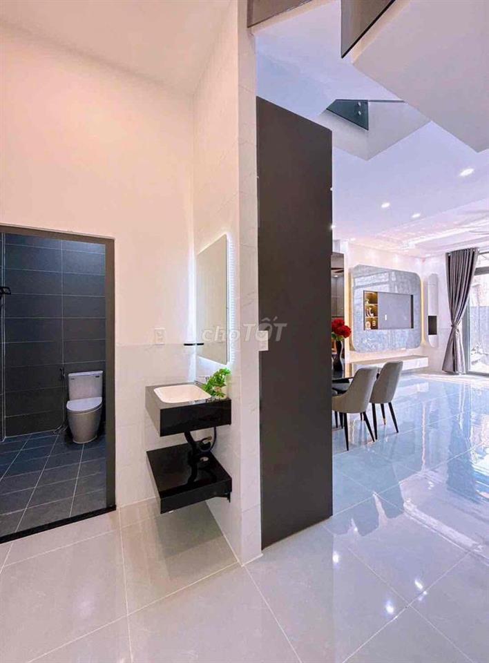 nhà bán hem nhanh 311 nguyen van cừ