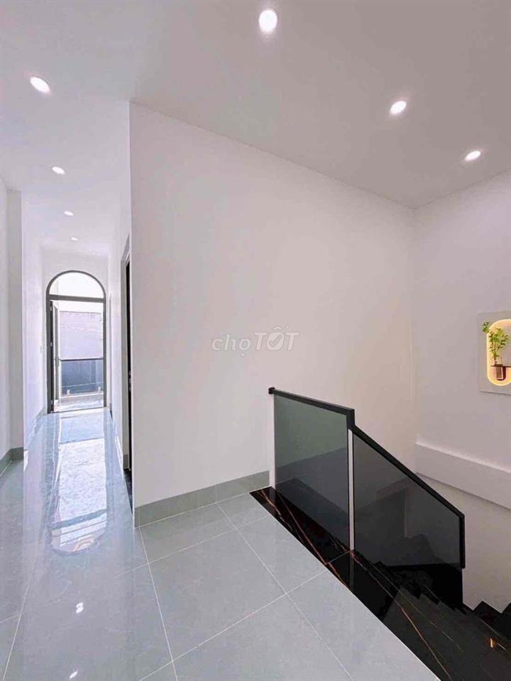 nhà bán hem nhanh 311 nguyen van cừ