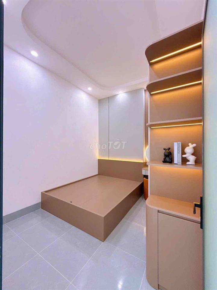 nhà bán hem nhanh 311 nguyen van cừ