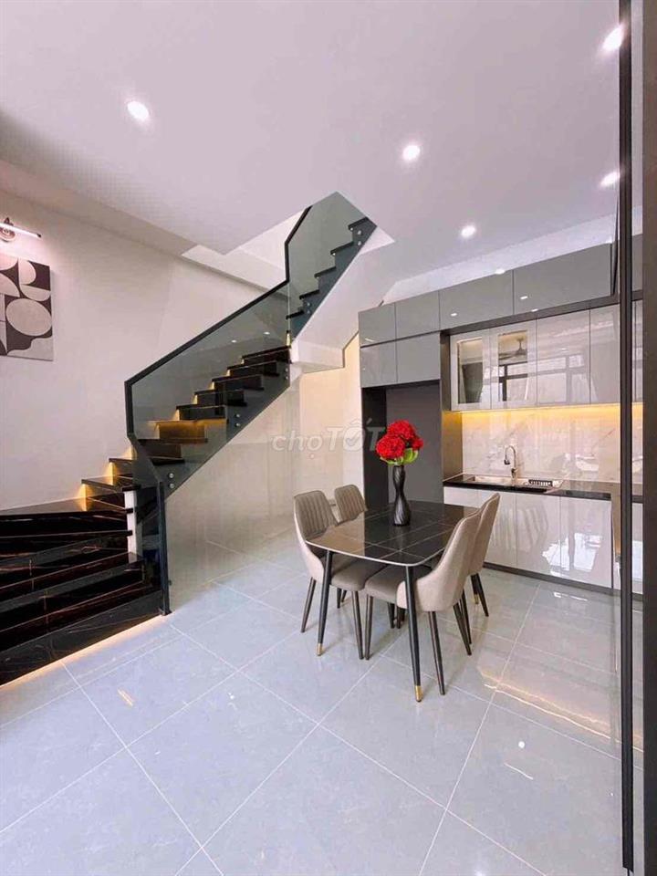 nhà bán hem nhanh 311 nguyen van cừ