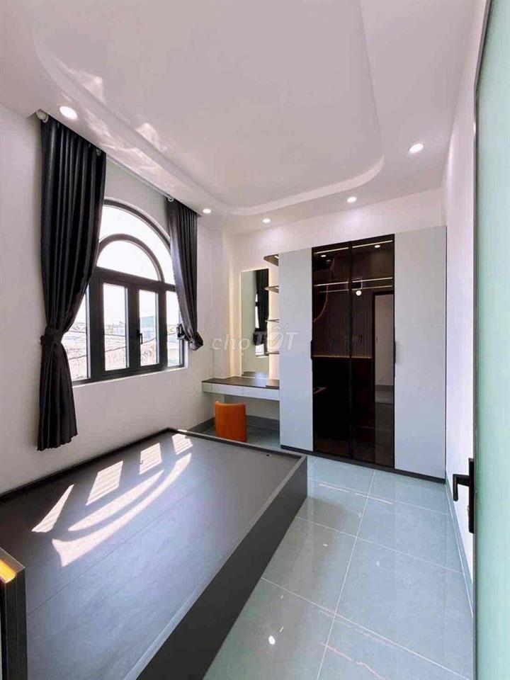nhà bán hem nhanh 311 nguyen van cừ