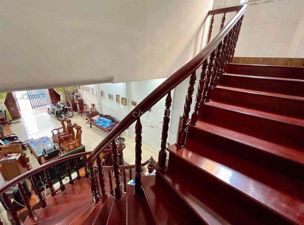 NHÀ TRỆT LẦU BÁN GẤP