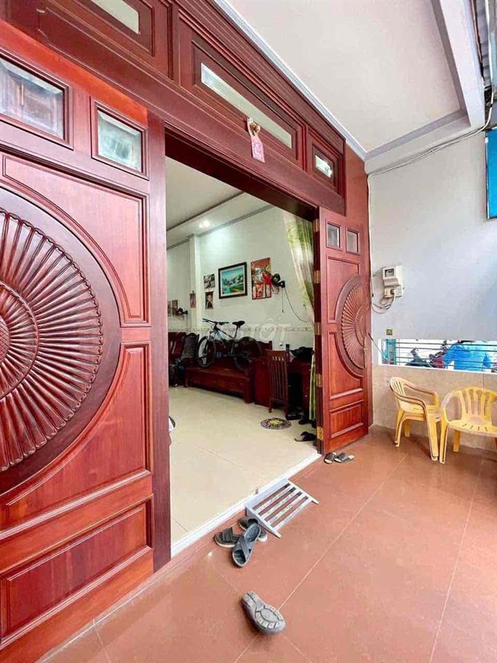 NHÀ TRỆT LẦU BÁN GẤP