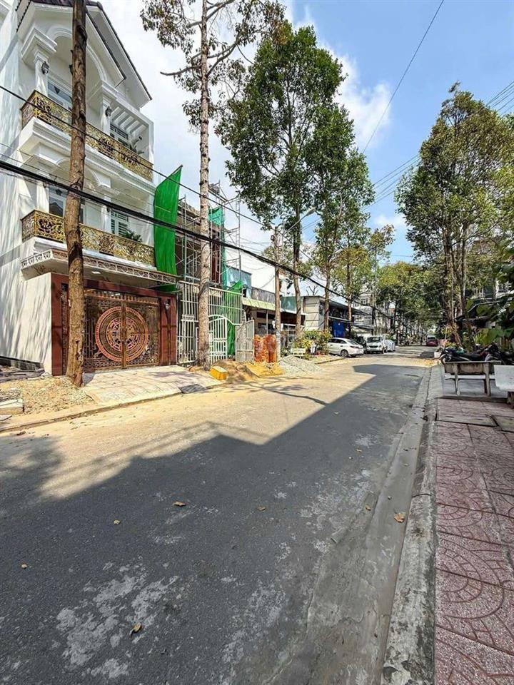NHÀ 2 LẦU SÂN THƯỢNG - KDC HỒNG PHÁT 12