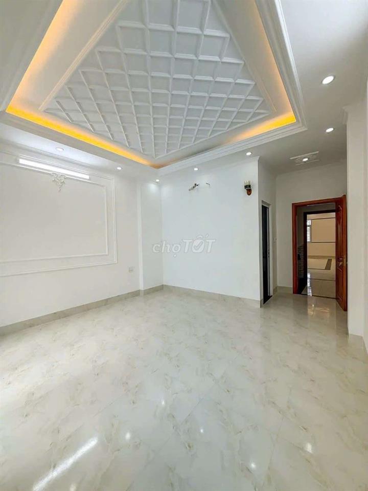 NHÀ 2 LẦU SÂN THƯỢNG - KDC HỒNG PHÁT 12