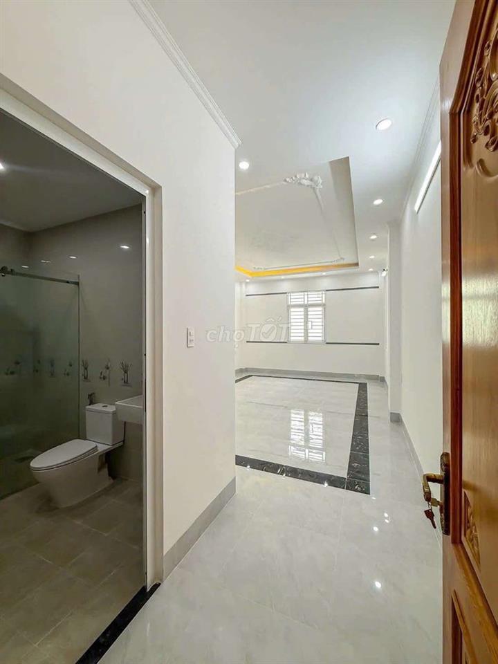 NHÀ 2 LẦU SÂN THƯỢNG - KDC HỒNG PHÁT 12