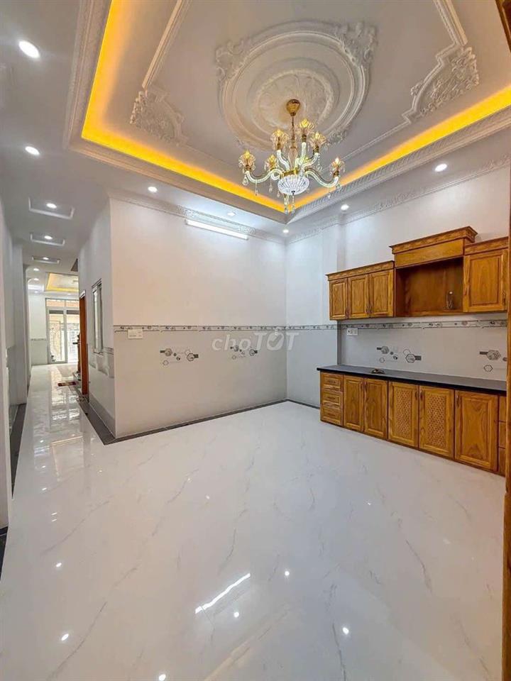 NHÀ 2 LẦU SÂN THƯỢNG - KDC HỒNG PHÁT 12