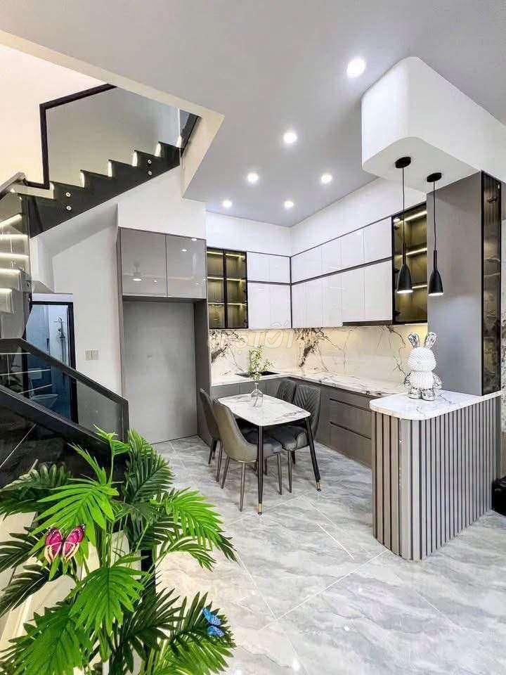 TRỆT LẦU RỘNG RÃI - GẦN NHI ĐỒNG và ĐẠI HỌC FPT