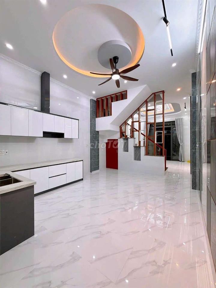 NHÀ RỘNG RÃI - MẶT TIỀN ĐƯỜNG LÊ VĂN SÔ