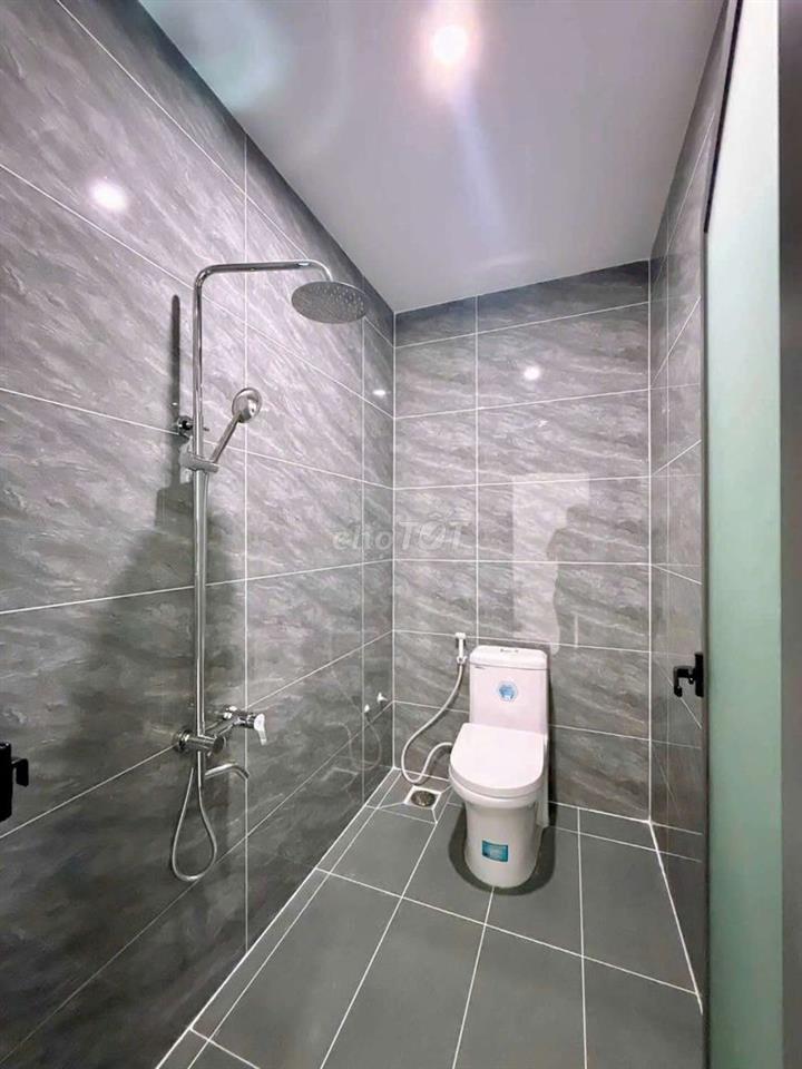 NHÀ RỘNG RÃI - MẶT TIỀN ĐƯỜNG LÊ VĂN SÔ