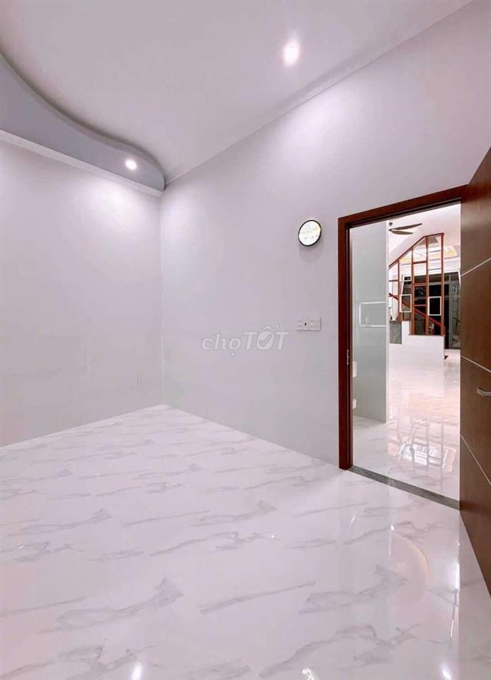 NHÀ RỘNG RÃI - MẶT TIỀN ĐƯỜNG LÊ VĂN SÔ
