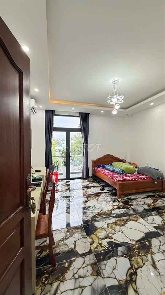 ĐƯỜNG B12 KDC HƯNG PHÚ 1 - NHÀ 2 LẦU SÂN THƯỢNG