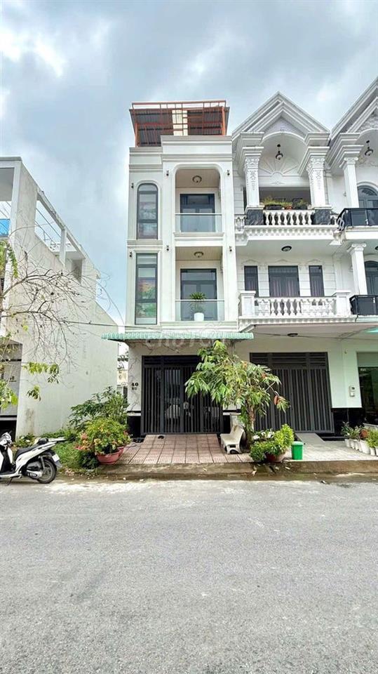 ĐƯỜNG B12 KDC HƯNG PHÚ 1 - NHÀ 2 LẦU SÂN THƯỢNG