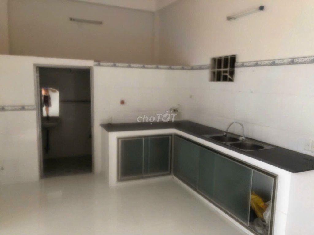 Nhà hẻm, ô tô 2 chiều, nở hậu