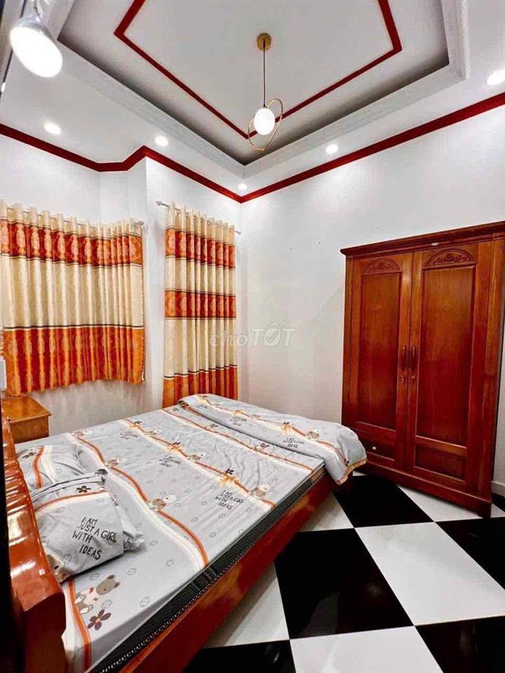 BAN NHA HEM 233 NGUYỄN VĂN CỪ