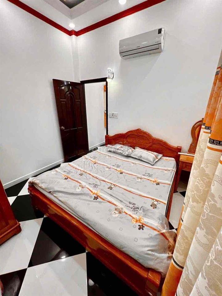 BAN NHA HEM 233 NGUYỄN VĂN CỪ