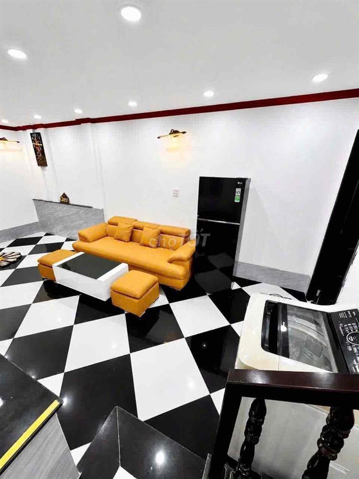 BAN NHA HEM 233 NGUYỄN VĂN CỪ