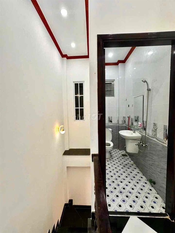BAN NHA HEM 233 NGUYỄN VĂN CỪ