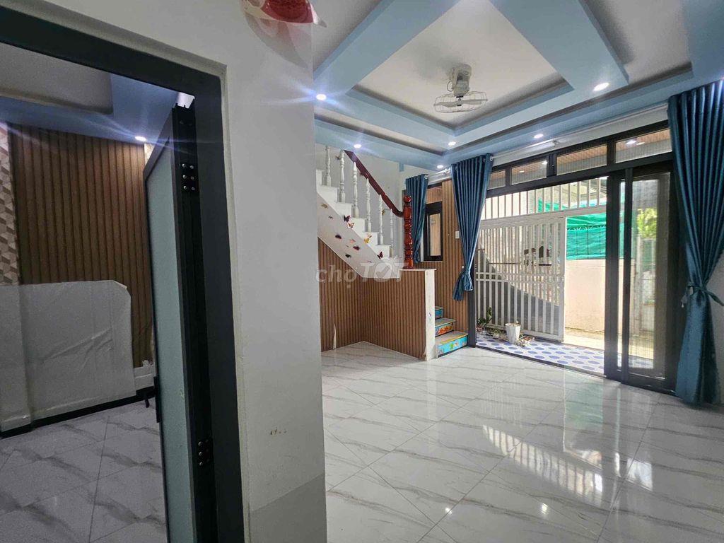 BAN NHÀ HEM 90 HÙNG VƯƠNG