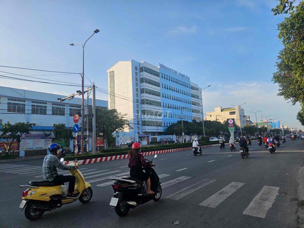 BAN NHA HEM 233 NGUYỄN VĂN CÙ