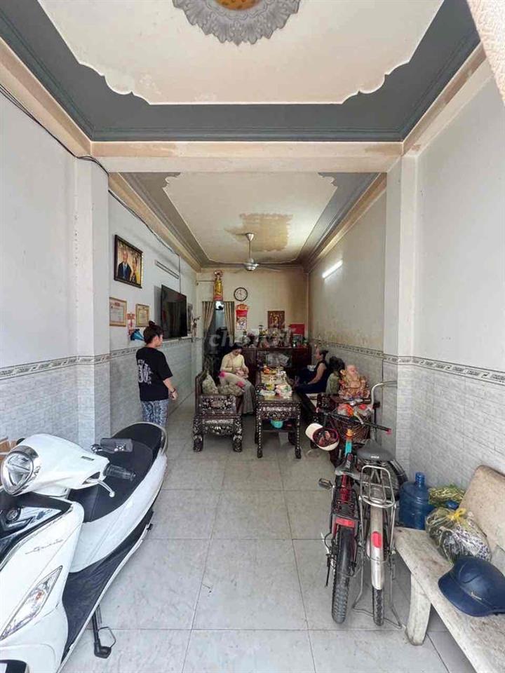 BAN NHA CHUC CHÍNH HEM 68 CÁCH MANG THÁNG TÁM